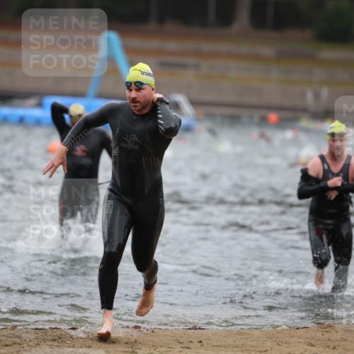 14.09.2025 - Stadtparktriathlon Michael Strokosch http://msf.ph/oto/8864145 14.09.2025 08:51:03 Schwimmen 331, 344, 361, 368, 374, 376, 377 meine-sportfotos.de