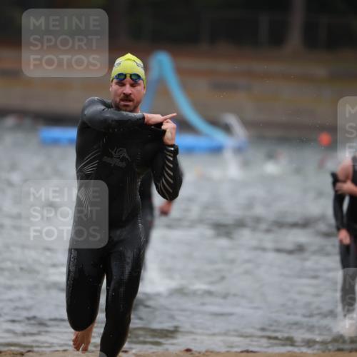 14.09.2025 - Stadtparktriathlon Michael Strokosch http://msf.ph/oto/8864151 14.09.2025 08:51:04 Schwimmen 361, 368, 374, 376 meine-sportfotos.de
