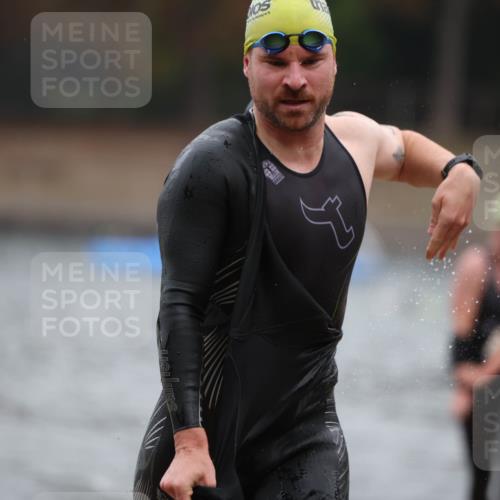 14.09.2025 - Stadtparktriathlon Michael Strokosch http://msf.ph/oto/8864159 14.09.2025 08:51:05 Schwimmen 361, 368, 376 meine-sportfotos.de