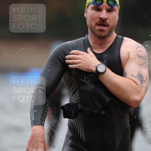 14.09.2025 - Stadtparktriathlon Michael Strokosch http://msf.ph/oto/8864161 14.09.2025 08:51:05 Schwimmen 361, 368, 376 meine-sportfotos.de