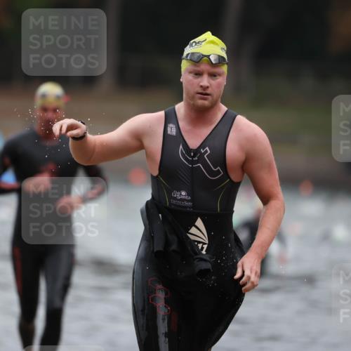 14.09.2025 - Stadtparktriathlon Michael Strokosch http://msf.ph/oto/8864168 14.09.2025 08:51:08 Schwimmen 361, 368, 376 meine-sportfotos.de