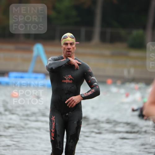 14.09.2025 - Stadtparktriathlon Michael Strokosch http://msf.ph/oto/8864170 14.09.2025 08:51:08 Schwimmen 361, 368, 376 meine-sportfotos.de