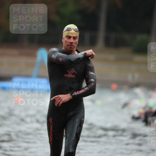 14.09.2025 - Stadtparktriathlon Michael Strokosch http://msf.ph/oto/8864175 14.09.2025 08:51:09 Schwimmen 361, 376 meine-sportfotos.de