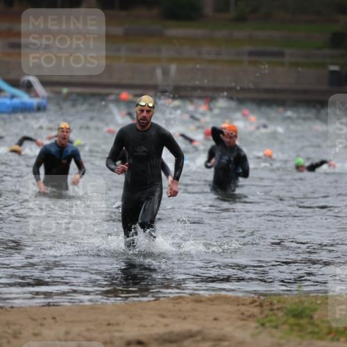 14.09.2025 - Stadtparktriathlon Michael Strokosch http://msf.ph/oto/8864189 14.09.2025 08:51:16 Schwimmen 339, 350 meine-sportfotos.de