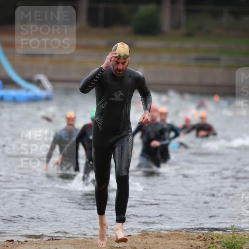 14.09.2025 - Stadtparktriathlon Michael Strokosch http://msf.ph/oto/8864205 14.09.2025 08:51:20 Schwimmen 301, 339, 340, 350 meine-sportfotos.de