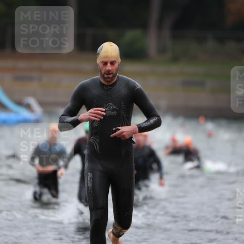 14.09.2025 - Stadtparktriathlon Michael Strokosch http://msf.ph/oto/8864211 14.09.2025 08:51:21 Schwimmen 301, 339, 340, 350 meine-sportfotos.de