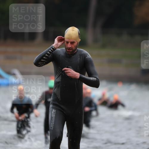 14.09.2025 - Stadtparktriathlon Michael Strokosch http://msf.ph/oto/8864214 14.09.2025 08:51:21 Schwimmen 301, 339, 340, 350 meine-sportfotos.de