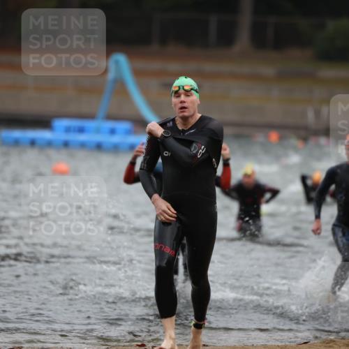 14.09.2025 - Stadtparktriathlon Michael Strokosch http://msf.ph/oto/8864226 14.09.2025 08:51:25 Schwimmen 301, 318, 339, 340, 350, 354 meine-sportfotos.de