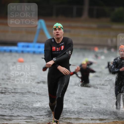 14.09.2025 - Stadtparktriathlon Michael Strokosch http://msf.ph/oto/8864228 14.09.2025 08:51:25 Schwimmen 301, 318, 339, 340, 350, 354 meine-sportfotos.de