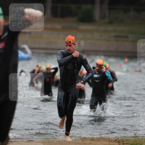 14.09.2025 - Stadtparktriathlon Michael Strokosch http://msf.ph/oto/8864234 14.09.2025 08:51:27 Schwimmen 301, 318, 324, 340, 347, 350, 354, 373 meine-sportfotos.de
