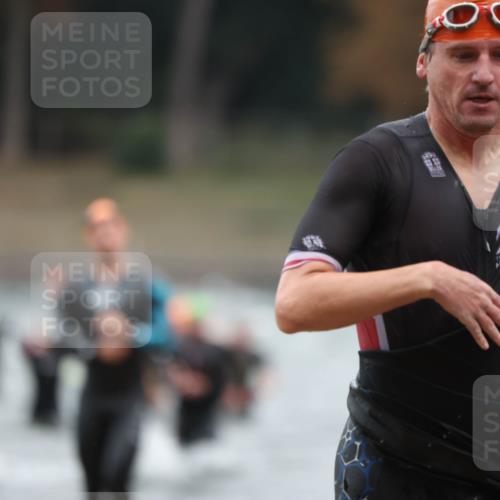 14.09.2025 - Stadtparktriathlon Michael Strokosch http://msf.ph/oto/8864248 14.09.2025 08:51:30 Schwimmen 301, 318, 324, 340, 347, 350, 354, 373 meine-sportfotos.de