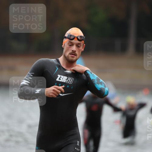 14.09.2025 - Stadtparktriathlon Michael Strokosch http://msf.ph/oto/8864257 14.09.2025 08:51:34 Schwimmen 318, 324, 340, 345, 347, 354, 370, 373, 375 meine-sportfotos.de