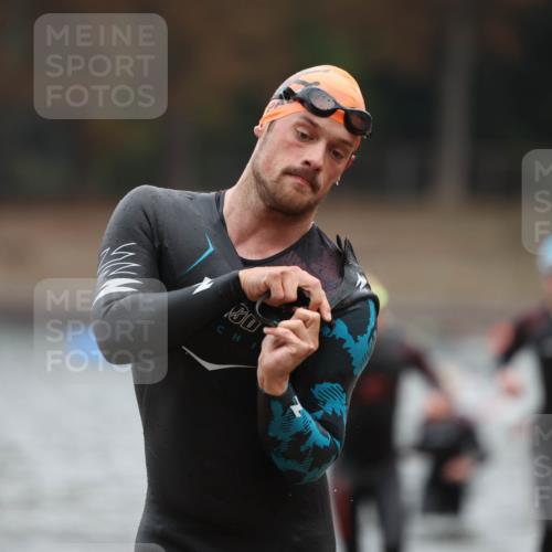 14.09.2025 - Stadtparktriathlon Michael Strokosch http://msf.ph/oto/8864263 14.09.2025 08:51:35 Schwimmen 318, 323, 324, 340, 345, 347, 354, 370, 373, 375 meine-sportfotos.de