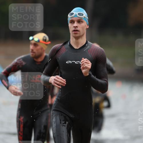 14.09.2025 - Stadtparktriathlon Michael Strokosch http://msf.ph/oto/8864274 14.09.2025 08:51:37 Schwimmen 318, 323, 324, 345, 347, 354, 363, 370, 373, 375 meine-sportfotos.de