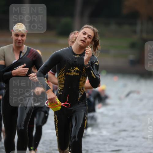 14.09.2025 - Stadtparktriathlon Michael Strokosch http://msf.ph/oto/8864294 14.09.2025 08:51:43 Schwimmen 323, 324, 326, 345, 352, 362, 363, 370, 371, 375 meine-sportfotos.de