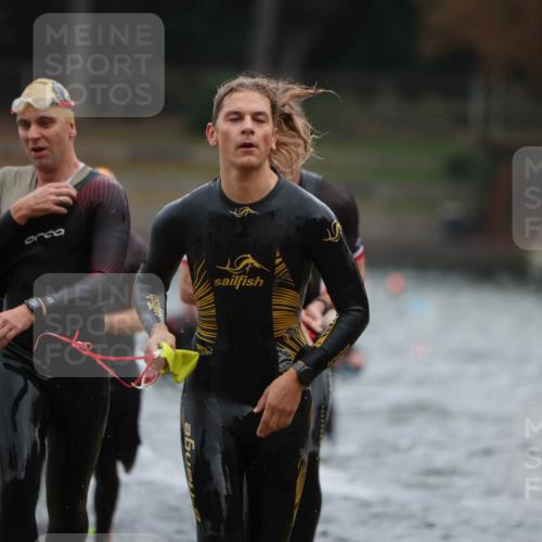 14.09.2025 - Stadtparktriathlon Michael Strokosch http://msf.ph/oto/8864296 14.09.2025 08:51:43 Schwimmen 323, 324, 326, 345, 352, 362, 363, 370, 371, 375 meine-sportfotos.de