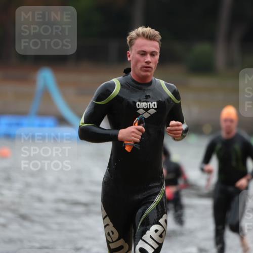 14.09.2025 - Stadtparktriathlon Michael Strokosch http://msf.ph/oto/8864431 14.09.2025 08:52:15 Schwimmen 316, 325, 327, 328, 332, 372 meine-sportfotos.de
