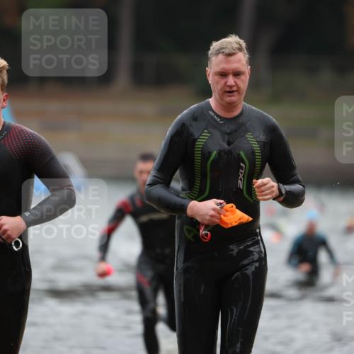 14.09.2025 - Stadtparktriathlon Michael Strokosch http://msf.ph/oto/8864449 14.09.2025 08:52:19 Schwimmen 316, 325, 327, 332, 349 meine-sportfotos.de