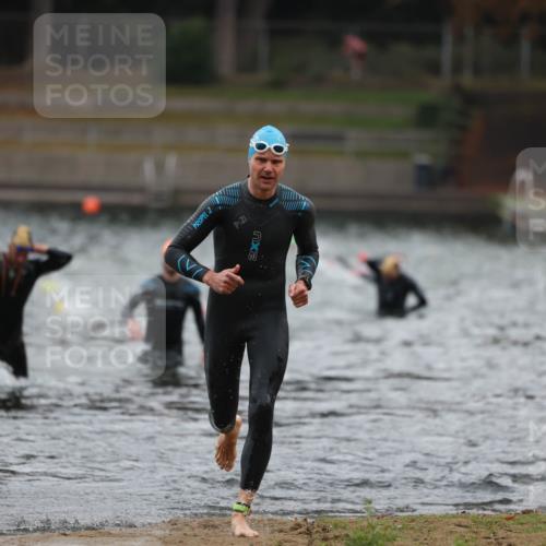 14.09.2025 - Stadtparktriathlon Michael Strokosch http://msf.ph/oto/8864468 14.09.2025 08:52:27 Schwimmen 336, 349 meine-sportfotos.de