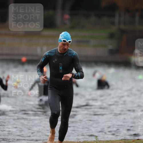 14.09.2025 - Stadtparktriathlon Michael Strokosch http://msf.ph/oto/8864473 14.09.2025 08:52:28 Schwimmen 321, 336, 349 meine-sportfotos.de
