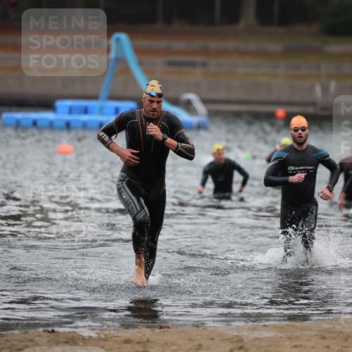 14.09.2025 - Stadtparktriathlon Michael Strokosch http://msf.ph/oto/8864490 14.09.2025 08:52:33 Schwimmen 321, 336, 349 meine-sportfotos.de