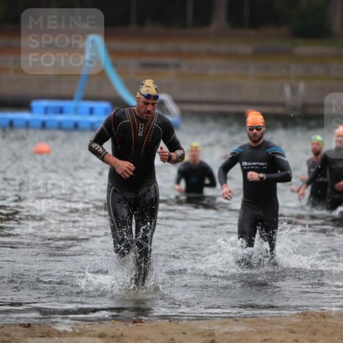 14.09.2025 - Stadtparktriathlon Michael Strokosch http://msf.ph/oto/8864494 14.09.2025 08:52:34 Schwimmen 321, 336 meine-sportfotos.de