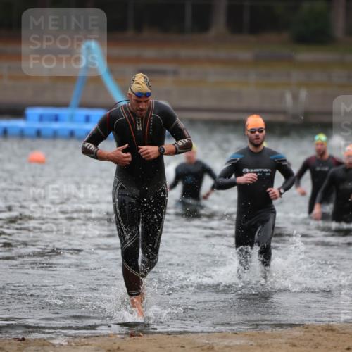 14.09.2025 - Stadtparktriathlon Michael Strokosch http://msf.ph/oto/8864495 14.09.2025 08:52:34 Schwimmen 321, 336 meine-sportfotos.de