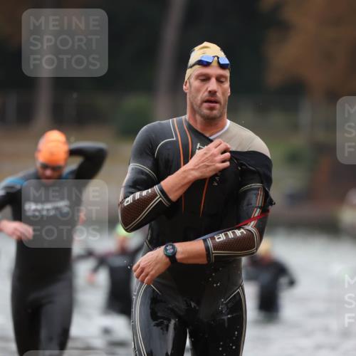 14.09.2025 - Stadtparktriathlon Michael Strokosch http://msf.ph/oto/8864515 14.09.2025 08:52:38 Schwimmen 320, 321, 336, 348, 353, 360 meine-sportfotos.de