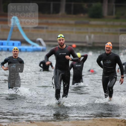 14.09.2025 - Stadtparktriathlon Michael Strokosch http://msf.ph/oto/8864529 14.09.2025 08:52:42 Schwimmen 320, 321, 336, 348, 353, 360, 369 meine-sportfotos.de