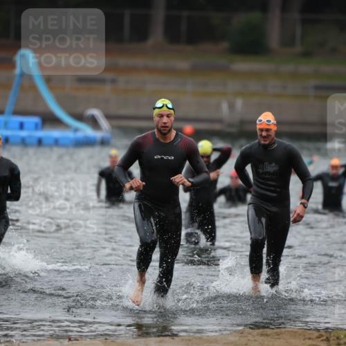 14.09.2025 - Stadtparktriathlon Michael Strokosch http://msf.ph/oto/8864532 14.09.2025 08:52:43 Schwimmen 320, 321, 348, 353, 360, 369 meine-sportfotos.de
