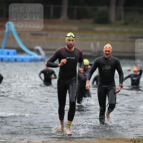 14.09.2025 - Stadtparktriathlon Michael Strokosch http://msf.ph/oto/8864535 14.09.2025 08:52:43 Schwimmen 320, 321, 348, 353, 360, 369 meine-sportfotos.de