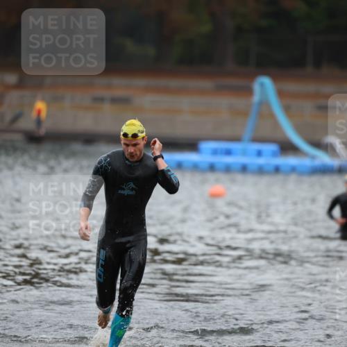 14.09.2025 - Stadtparktriathlon Michael Strokosch http://msf.ph/oto/8864547 14.09.2025 08:52:46 Schwimmen 320, 348, 353, 360, 369 meine-sportfotos.de