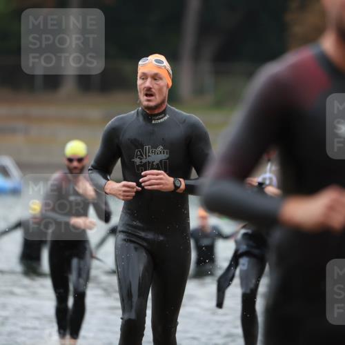 14.09.2025 - Stadtparktriathlon Michael Strokosch http://msf.ph/oto/8864553 14.09.2025 08:52:49 Schwimmen 320, 348, 353, 360, 369 meine-sportfotos.de