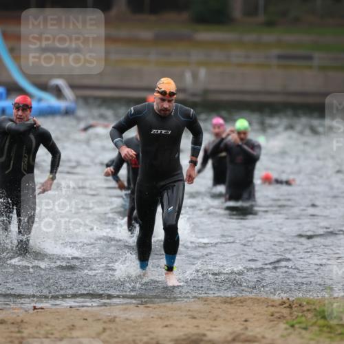 14.09.2025 - Stadtparktriathlon Michael Strokosch http://msf.ph/oto/8864571 14.09.2025 08:53:00 Schwimmen 303, 306, 313, 319, 359, 367 meine-sportfotos.de