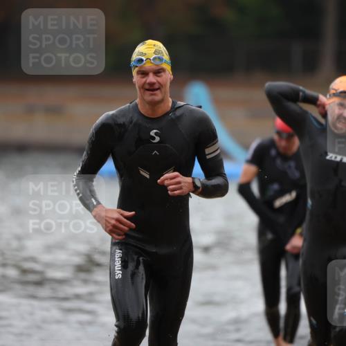 14.09.2025 - Stadtparktriathlon Michael Strokosch http://msf.ph/oto/8864589 14.09.2025 08:53:03 Schwimmen 303, 306, 313, 319, 359, 367 meine-sportfotos.de