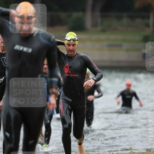 14.09.2025 - Stadtparktriathlon Michael Strokosch http://msf.ph/oto/8864595 14.09.2025 08:53:05 Schwimmen 303, 306, 313, 317, 319, 359, 367 meine-sportfotos.de