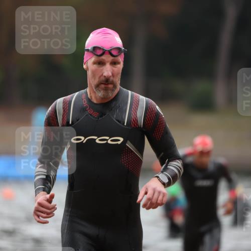 14.09.2025 - Stadtparktriathlon Michael Strokosch http://msf.ph/oto/8864632 14.09.2025 08:53:16 Schwimmen 317, 359, 378 meine-sportfotos.de