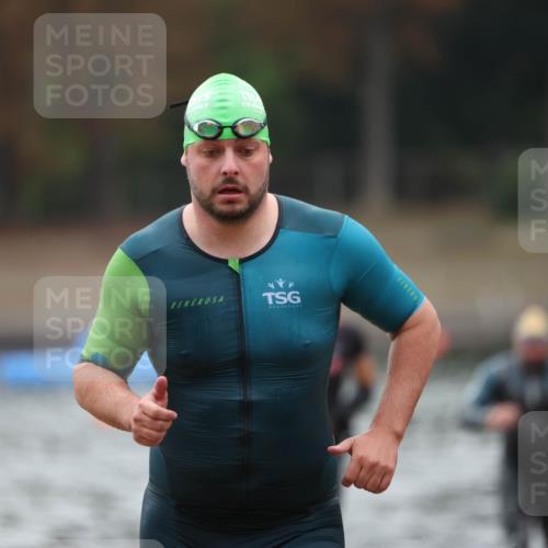 14.09.2025 - Stadtparktriathlon Michael Strokosch http://msf.ph/oto/8864687 14.09.2025 08:53:34 Schwimmen 346, 356, 357, 480 meine-sportfotos.de