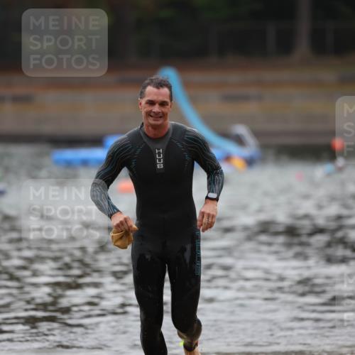 14.09.2025 - Stadtparktriathlon Michael Strokosch http://msf.ph/oto/8864792 14.09.2025 08:57:15 Schwimmen 338 meine-sportfotos.de