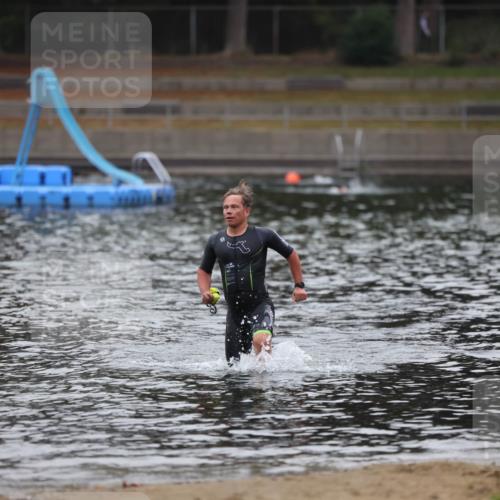 14.09.2025 - Stadtparktriathlon Michael Strokosch http://msf.ph/oto/8864805 14.09.2025 08:58:19 Schwimmen 311 meine-sportfotos.de
