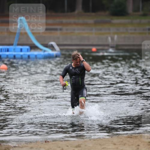 14.09.2025 - Stadtparktriathlon Michael Strokosch http://msf.ph/oto/8864809 14.09.2025 08:58:21 Schwimmen 311 meine-sportfotos.de
