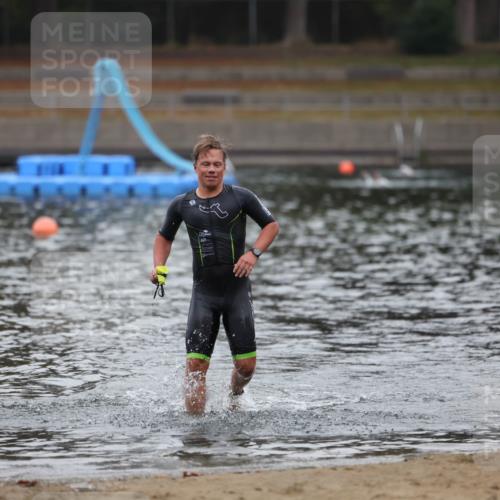 14.09.2025 - Stadtparktriathlon Michael Strokosch http://msf.ph/oto/8864814 14.09.2025 08:58:23 Schwimmen 311 meine-sportfotos.de
