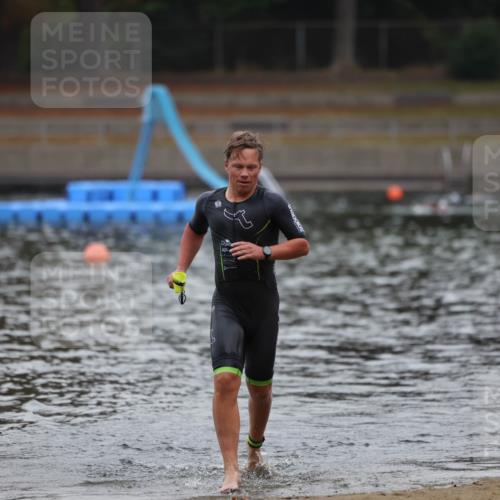 14.09.2025 - Stadtparktriathlon Michael Strokosch http://msf.ph/oto/8864821 14.09.2025 08:58:24 Schwimmen 311 meine-sportfotos.de