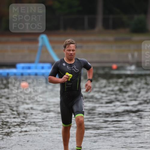 14.09.2025 - Stadtparktriathlon Michael Strokosch http://msf.ph/oto/8864824 14.09.2025 08:58:25 Schwimmen 311 meine-sportfotos.de