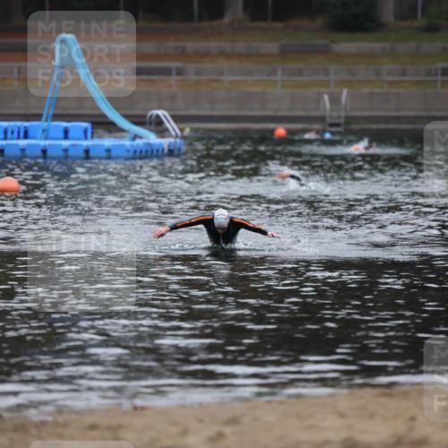 14.09.2025 - Stadtparktriathlon Michael Strokosch http://msf.ph/oto/8864841 14.09.2025 08:59:13 Schwimmen  meine-sportfotos.de
