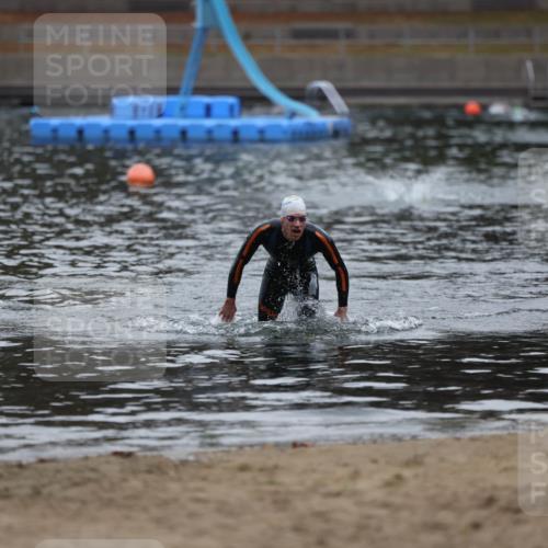 14.09.2025 - Stadtparktriathlon Michael Strokosch http://msf.ph/oto/8864846 14.09.2025 08:59:20 Schwimmen 413 meine-sportfotos.de