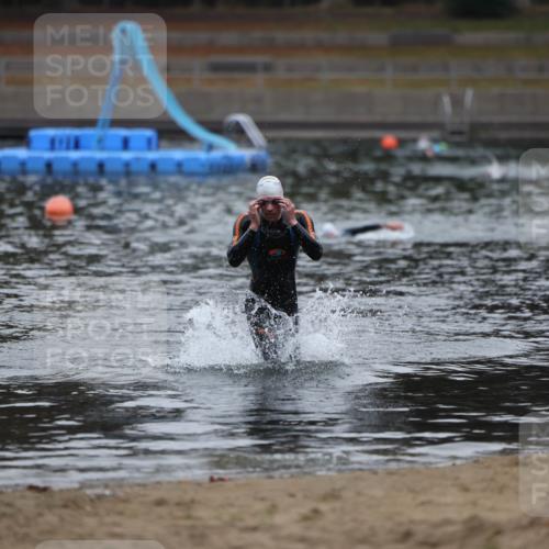 14.09.2025 - Stadtparktriathlon Michael Strokosch http://msf.ph/oto/8864849 14.09.2025 08:59:21 Schwimmen 413 meine-sportfotos.de