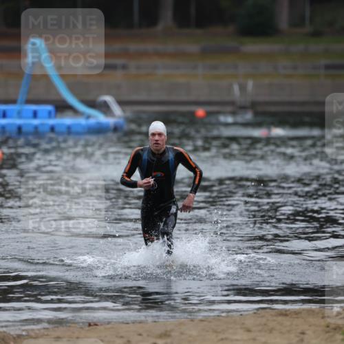 14.09.2025 - Stadtparktriathlon Michael Strokosch http://msf.ph/oto/8864854 14.09.2025 08:59:22 Schwimmen 413 meine-sportfotos.de