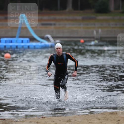 14.09.2025 - Stadtparktriathlon Michael Strokosch http://msf.ph/oto/8864858 14.09.2025 08:59:23 Schwimmen 413 meine-sportfotos.de