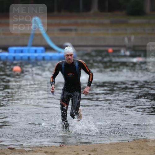 14.09.2025 - Stadtparktriathlon Michael Strokosch http://msf.ph/oto/8864863 14.09.2025 08:59:23 Schwimmen 413 meine-sportfotos.de